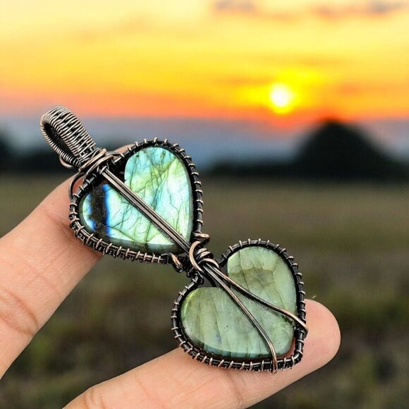 Labradorite ✦ Wire-Wrapped Heart Pendant ✦ Copper Design Crystal Necklace 3.3" N - Picture 3 of 12